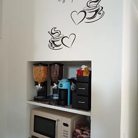 - White Palace Apartment Alliste