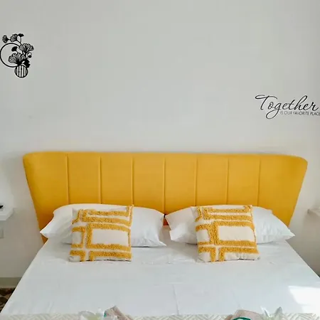 - White Palace Apartment *
