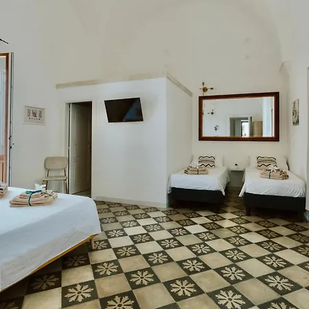 - White Palace Alliste