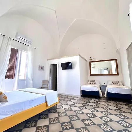 Appartamento Luminoso Con Terrazze - White Palace * Alliste