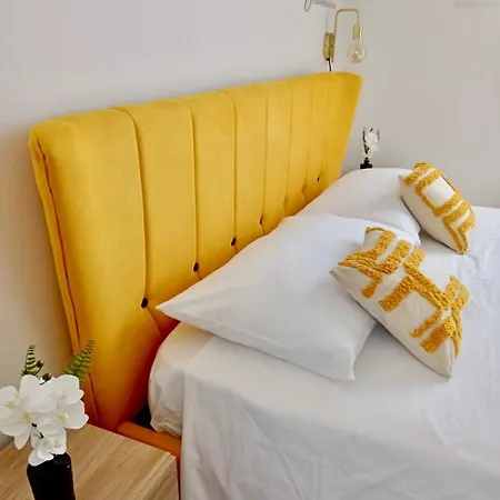 - White Palace Apartment *
